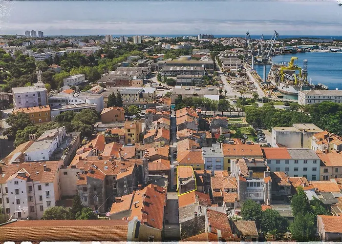 Luxury Jana With Private Parking Пула