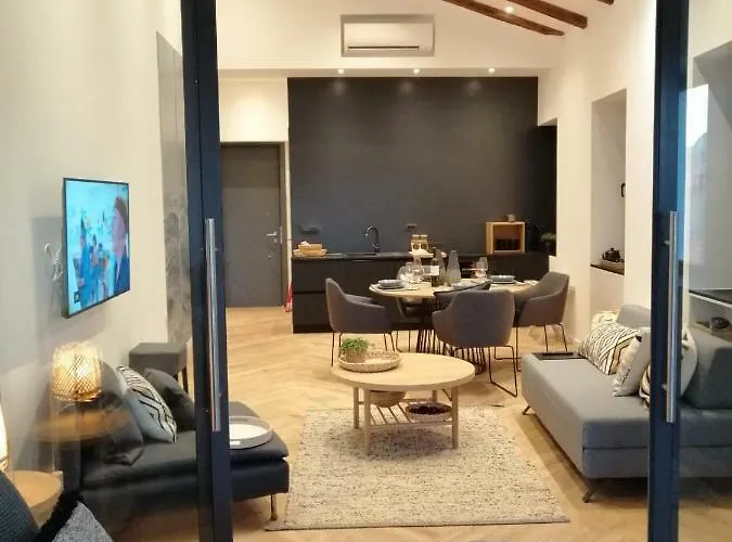 Luxury Jana With Private Parking