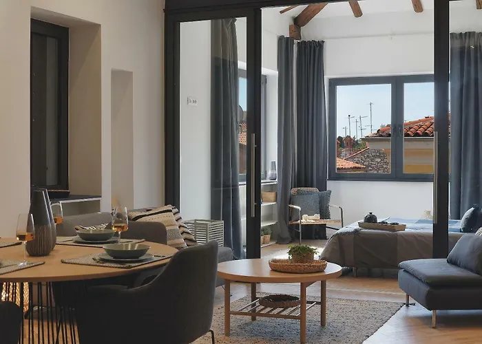 Luxury Jana With Private Parking Apartment *