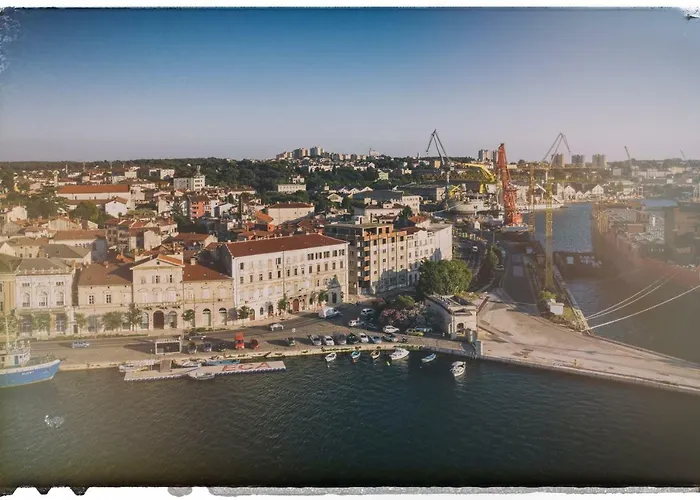 Luxury Jana With Private Parking