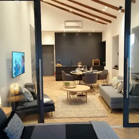 Luxury Jana With Private Parking